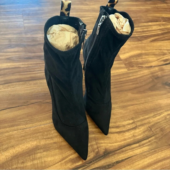 Schutz Bennie Bootie Boots in black with leopard print detail size: 6.5B - Picture 3 of 6